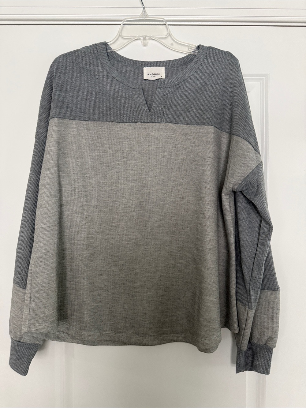 ANDREE BY UNIT Gray Two-Tone Pullover Sweatshirt